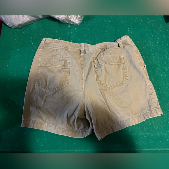 Shorts - Picture 2 of 3